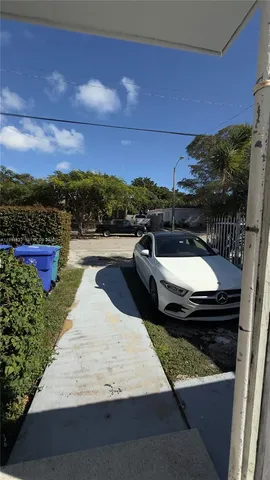 $2,500 | 2000 Southwest 13th Court, Miami, FL 33145