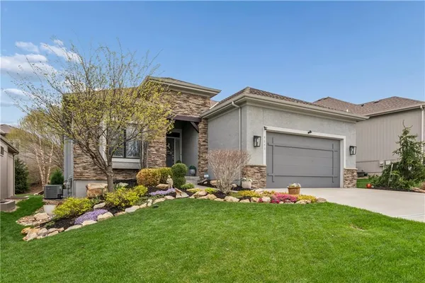 $625,000 | 9853 Hollis Lane, Lenexa, KS 66227