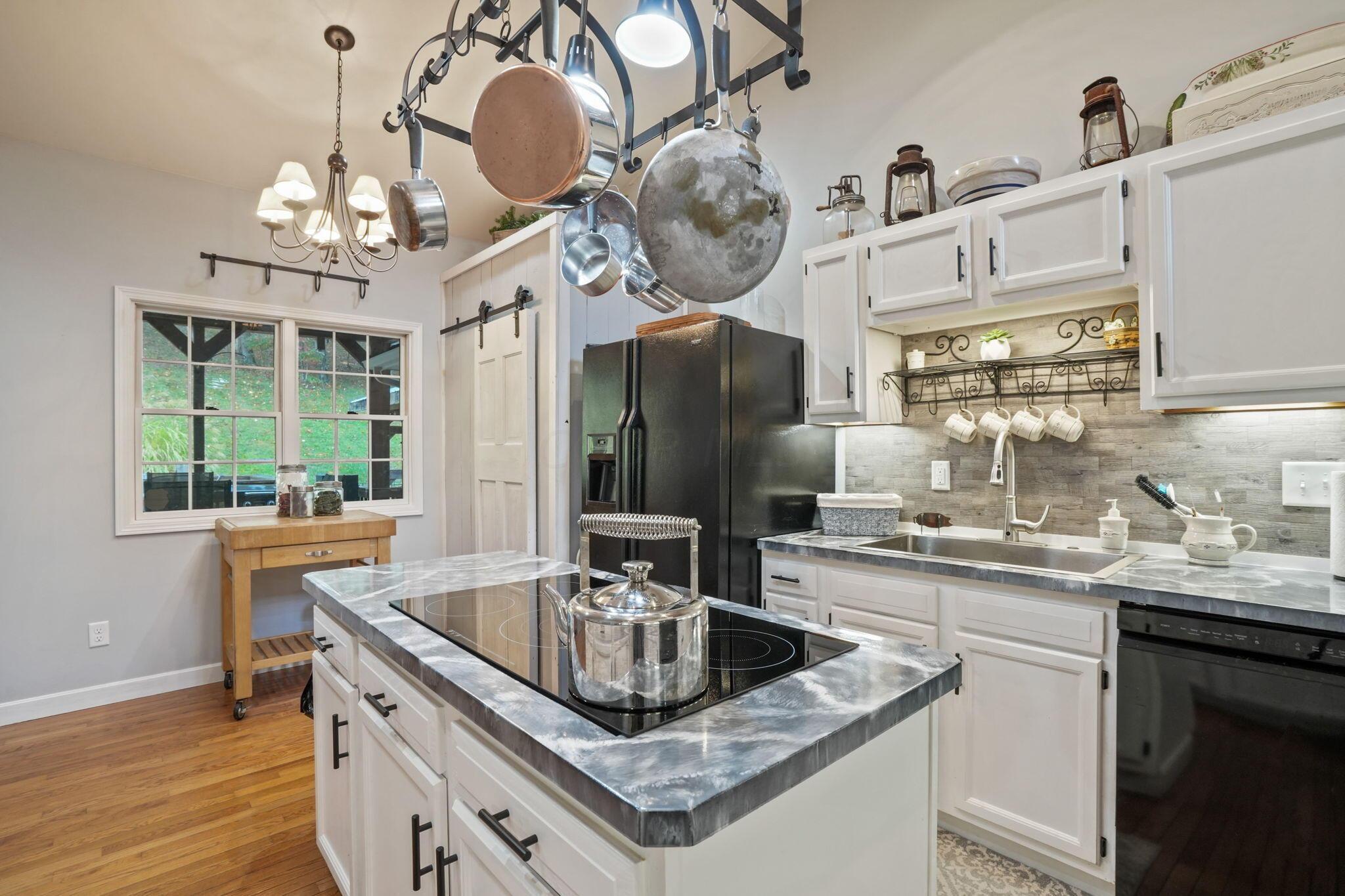 2336 McDonald Road Southwest Lancaster, OH 43130 - Photo 16 of 57 Custom cooktop island