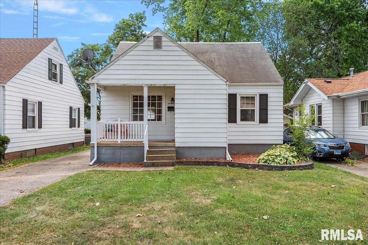 2049 North 7th Street Springfield, IL 62702 - Photo 1 of 45