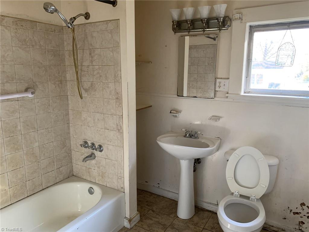 1734 Sharpe Road Burlington, NC 27217 - Photo 6 of 19 Gallery Image 6