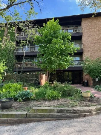 $1,789 | 5700 Hillcrest Lane, Unit 3G, Lisle, IL 60532