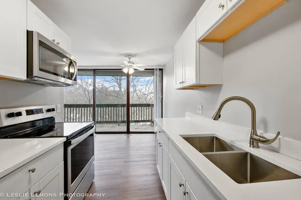 $1,789 | 5700 Hillcrest Lane, Unit 3G, Lisle, IL 60532