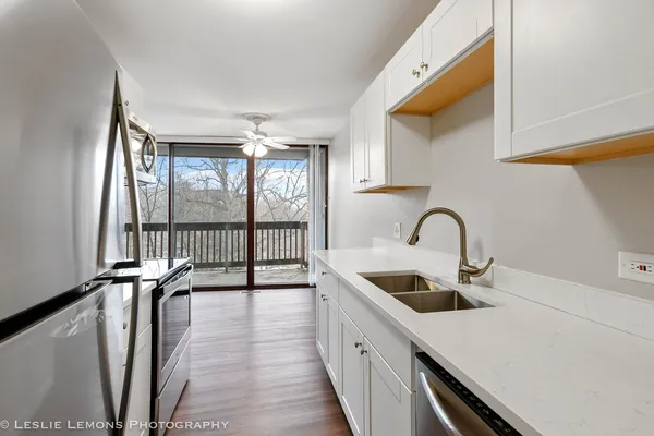 $1,789 | 5700 Hillcrest Lane, Unit 3G, Lisle, IL 60532