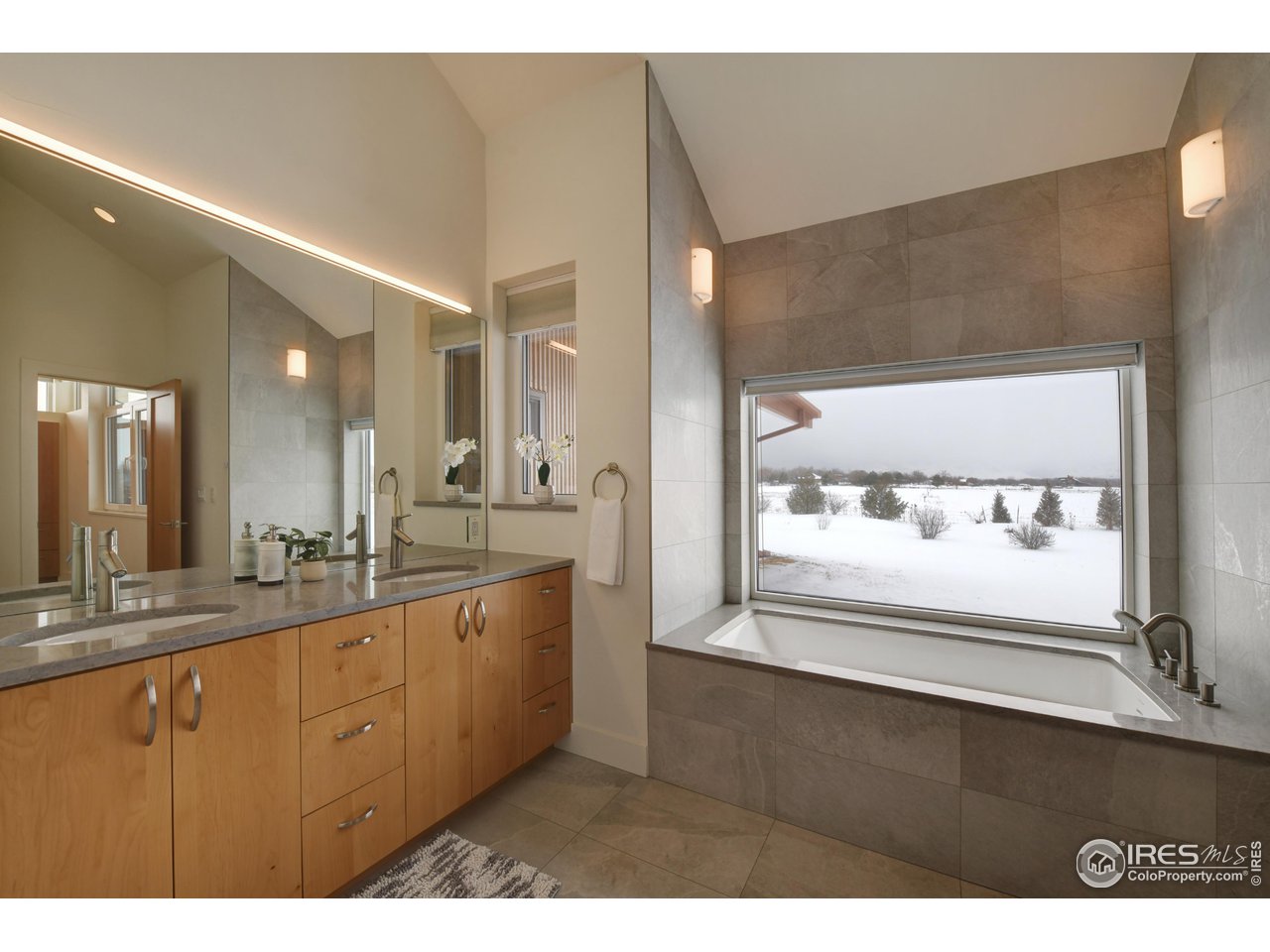 6077 Jay Road Boulder, CO 80301 - Photo 18 of 35 a bathroom with a sink a mirror and a bathtub