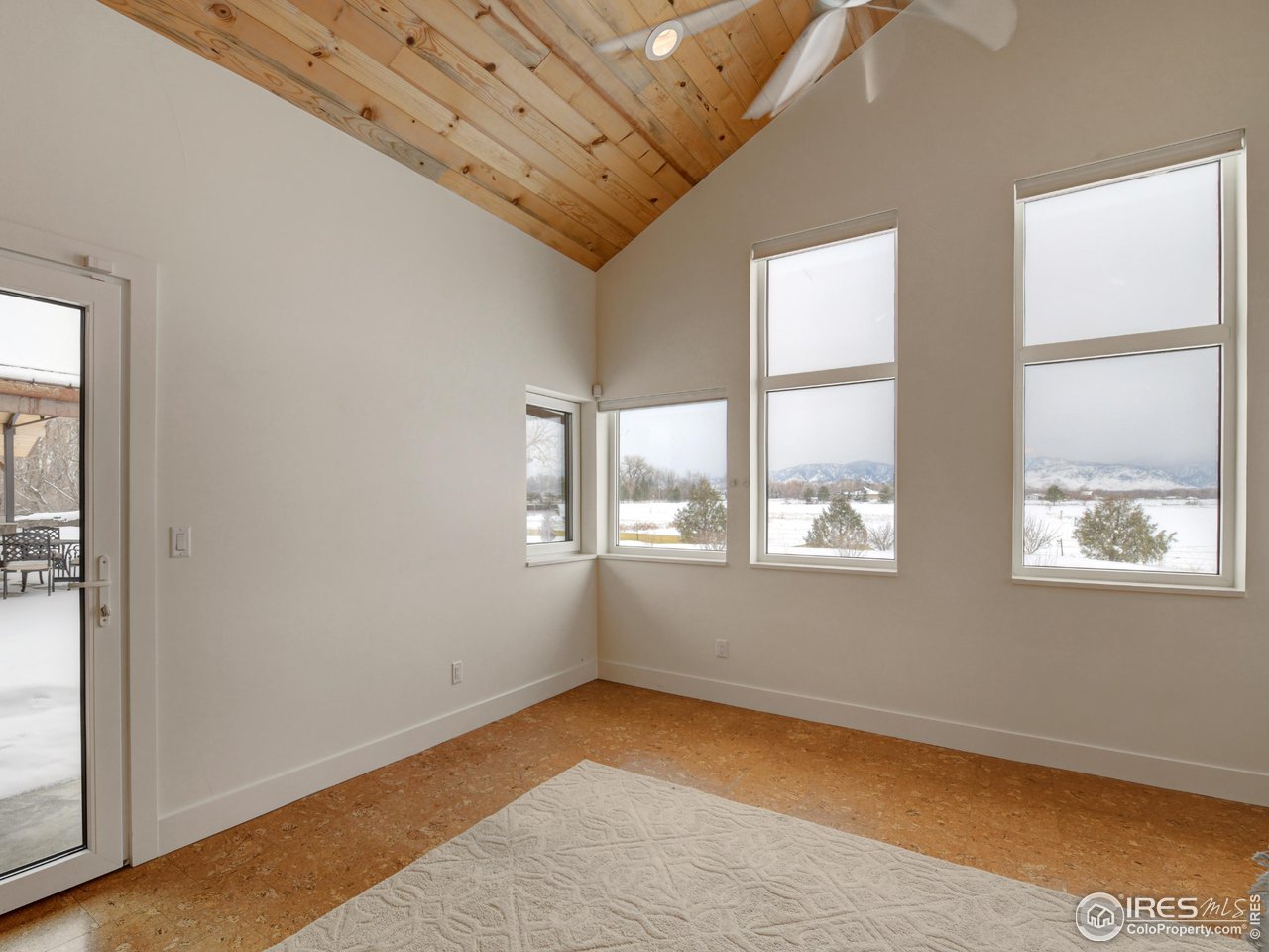 6077 Jay Road Boulder, CO 80301 - Photo 20 of 35 an empty room with windows