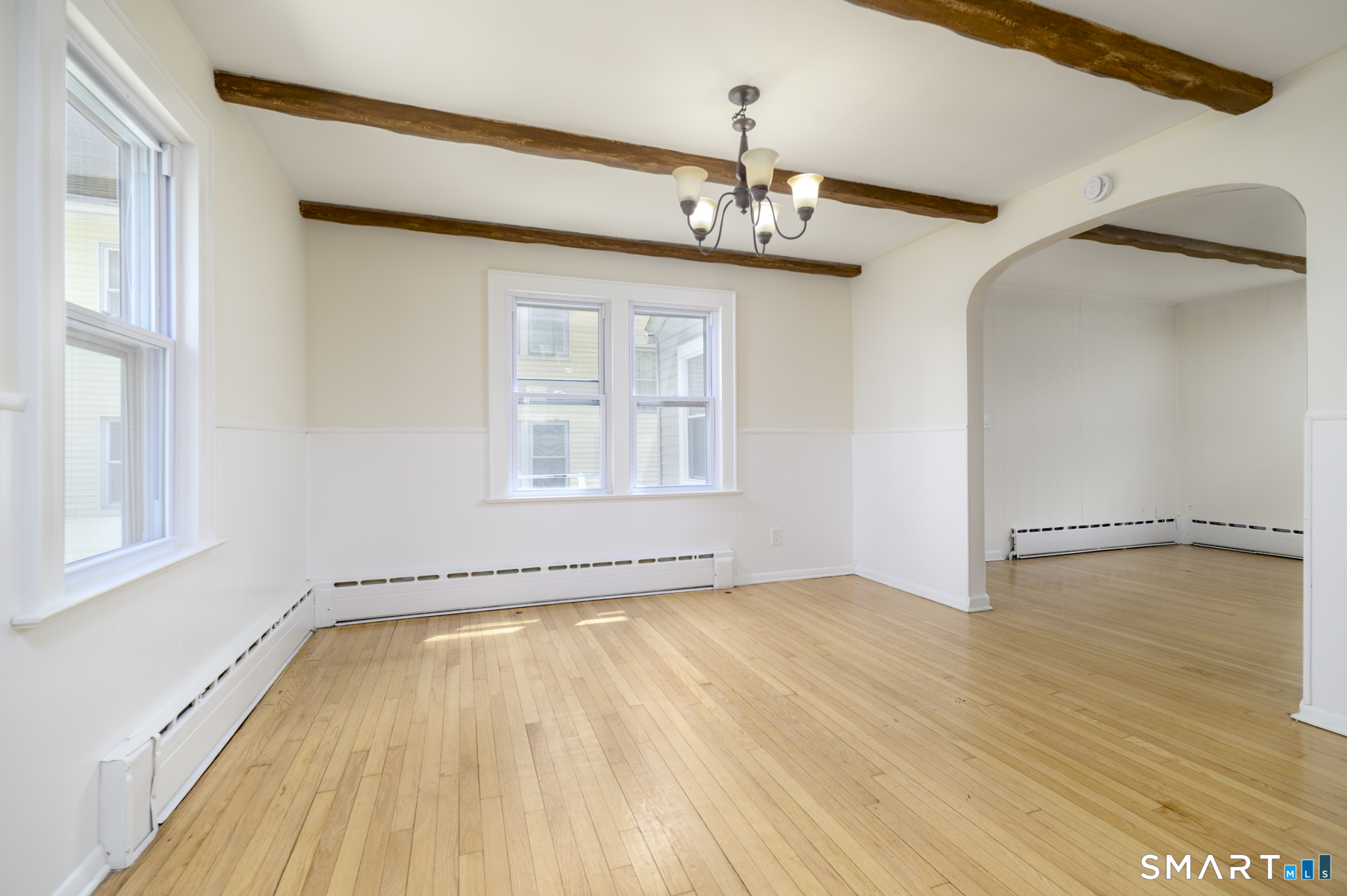 206 Ridgefield Avenue Bridgeport, CT 06610 - Photo 9 of 35