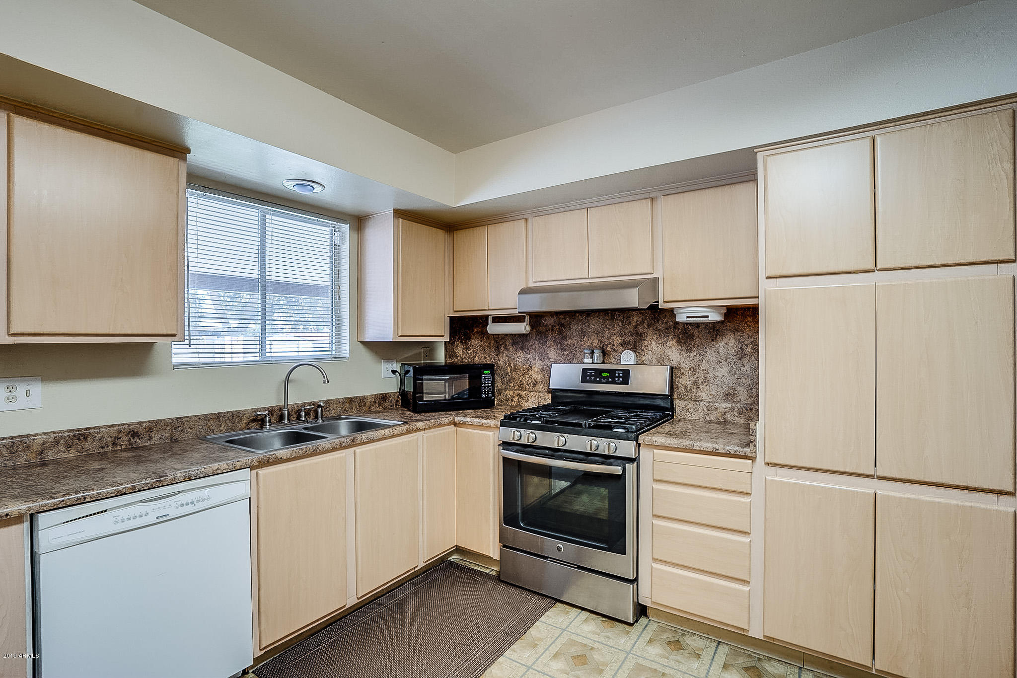 3717 West Shangri-la Road Phoenix, AZ 85029 - Photo 12 of 51 Gallery Image 12