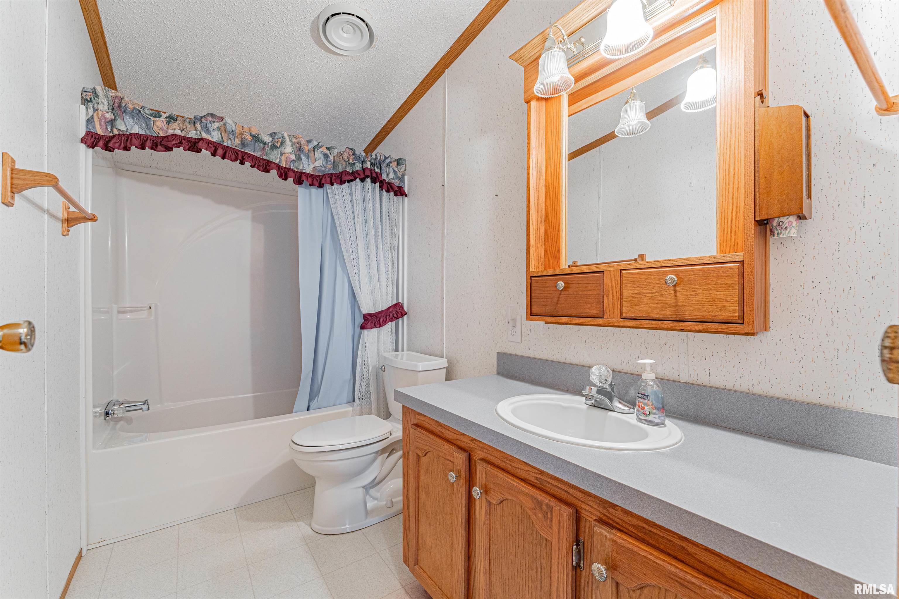 8363 Carl Springs Road Wapella, IL 61777 - Photo 24 of 30