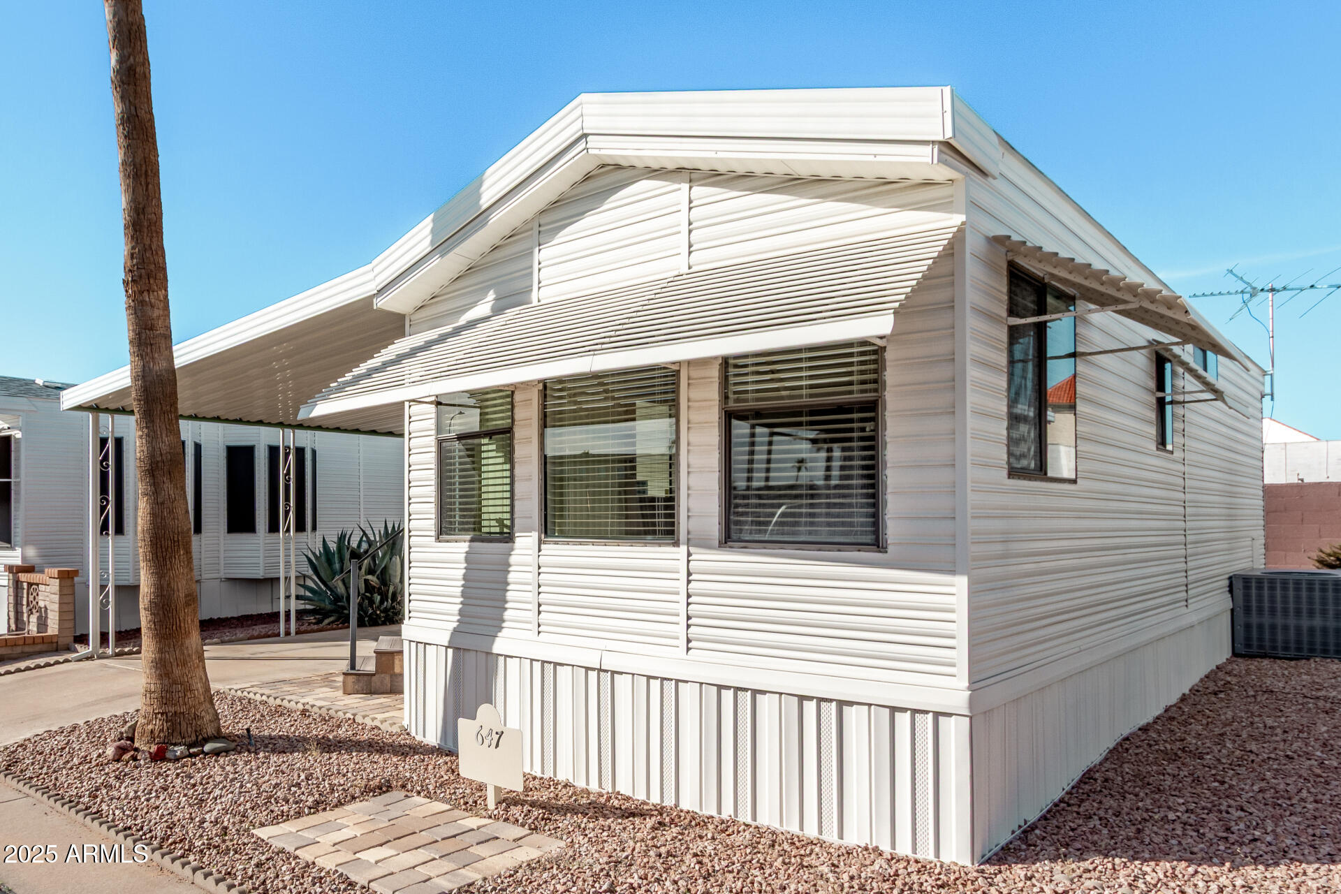 111 South Greenfield Road, Unit 647 Mesa, AZ 85206 - Photo 5 of 29 a view of a house with a small garden
