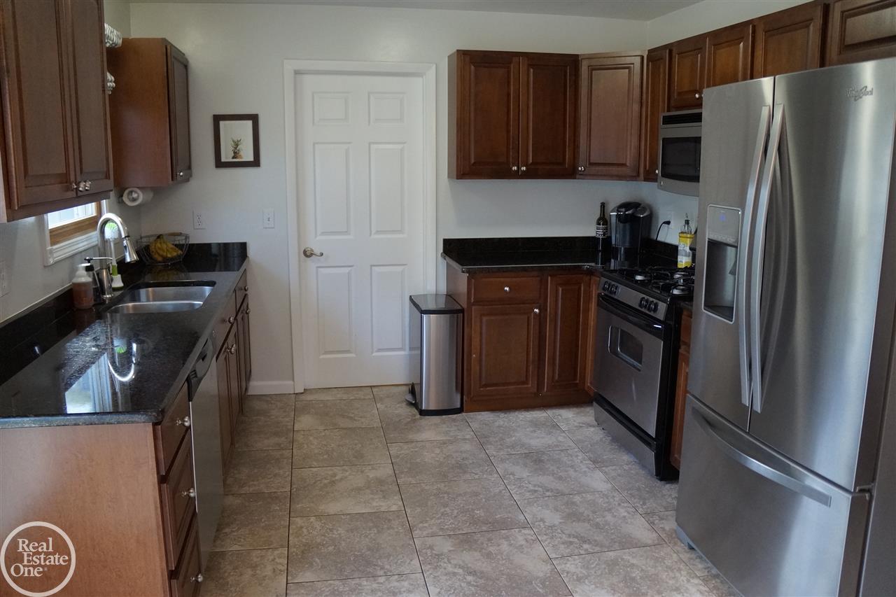 2403 Culbertson Avenue Rochester, MI 48307 - Photo 5 of 26