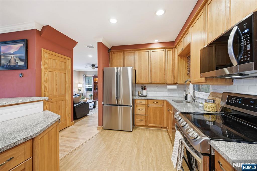 219 Snake Den Road Wanaque, NJ 07465 - Photo 14 of 50