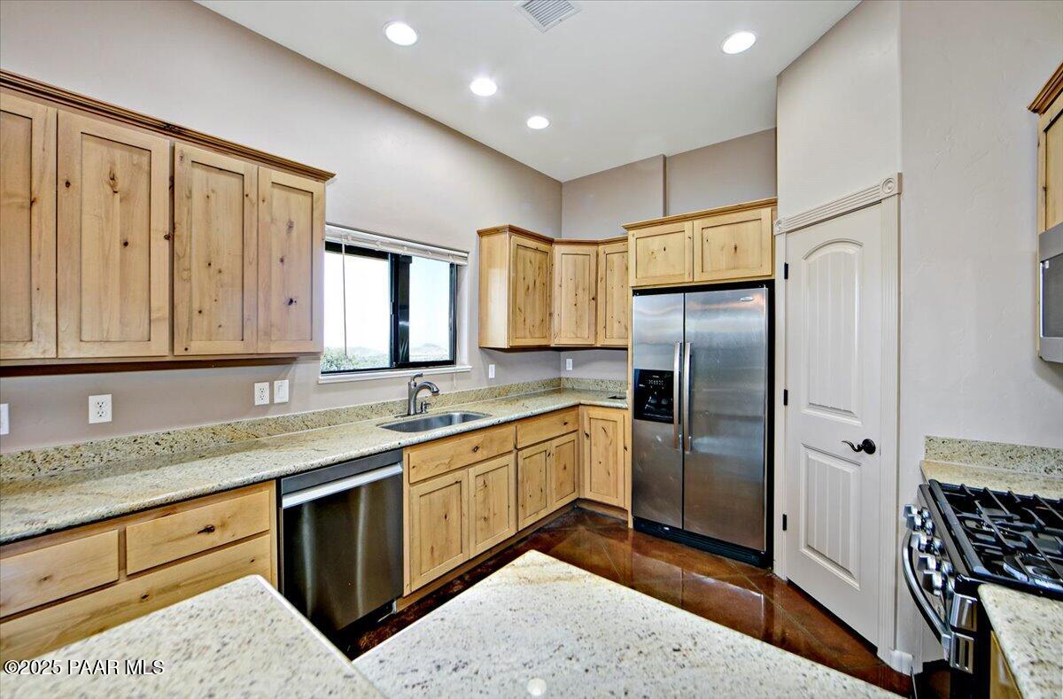 8760 North Yeager Mine Road Dewey, AZ 86327 - Photo 12 of 39 07-Kitchen