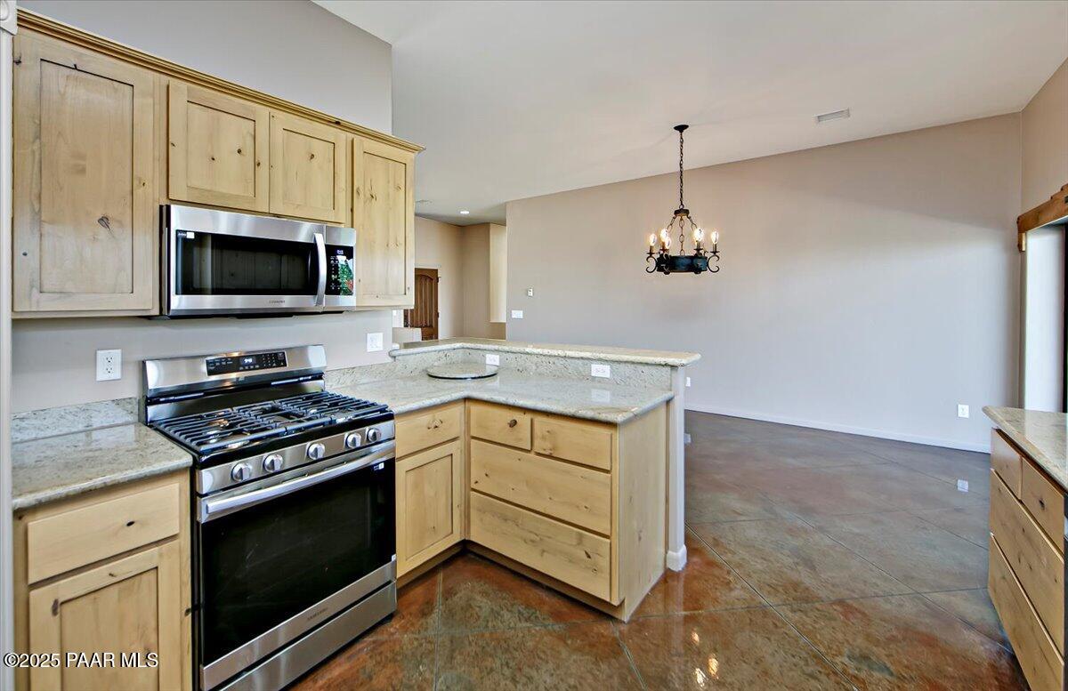 8760 North Yeager Mine Road Dewey, AZ 86327 - Photo 14 of 39 09-Kitchen