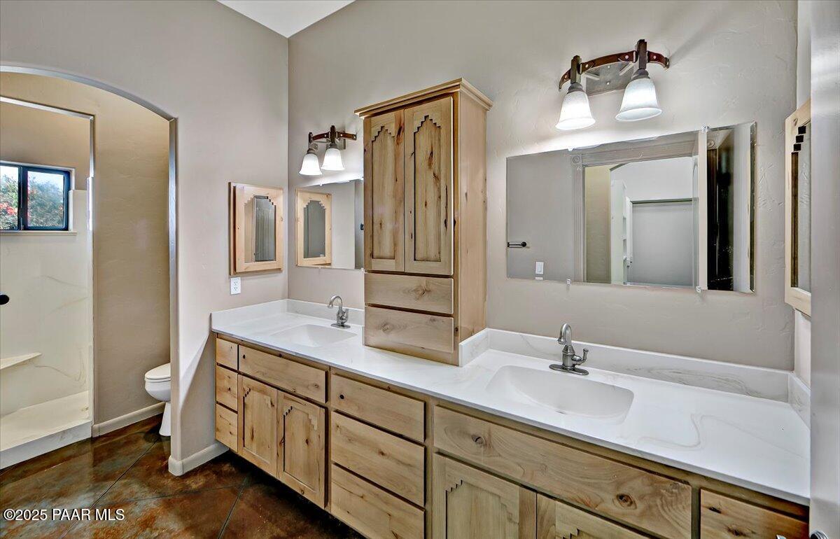 8760 North Yeager Mine Road Dewey, AZ 86327 - Photo 18 of 39 13-Primary Bathroom