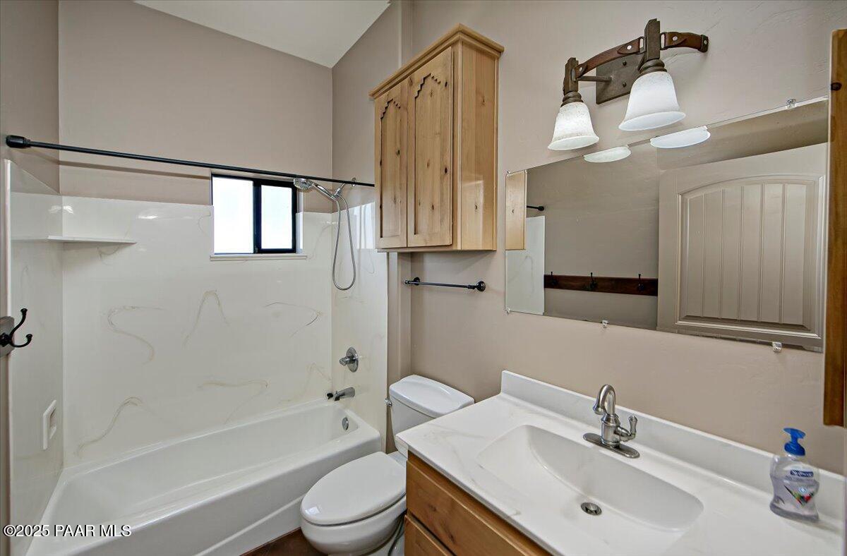 8760 North Yeager Mine Road Dewey, AZ 86327 - Photo 20 of 39 Guest 15-Bathroom
