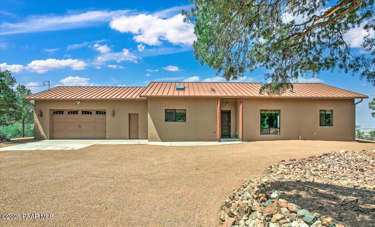 8760 North Yeager Mine Road Dewey, AZ 86327 - Photo 7 of 39 Front of home