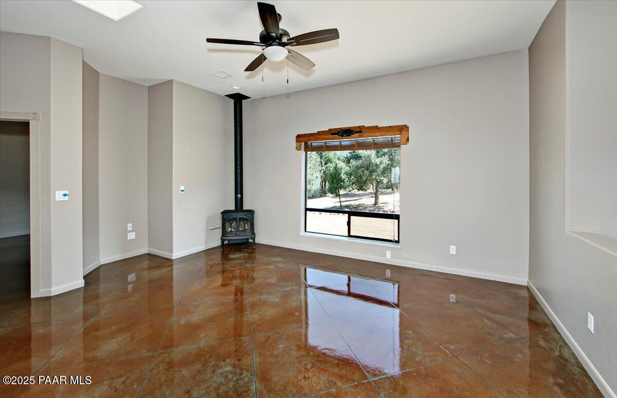 8760 North Yeager Mine Road Dewey, AZ 86327 - Photo 10 of 39 05-Living Room