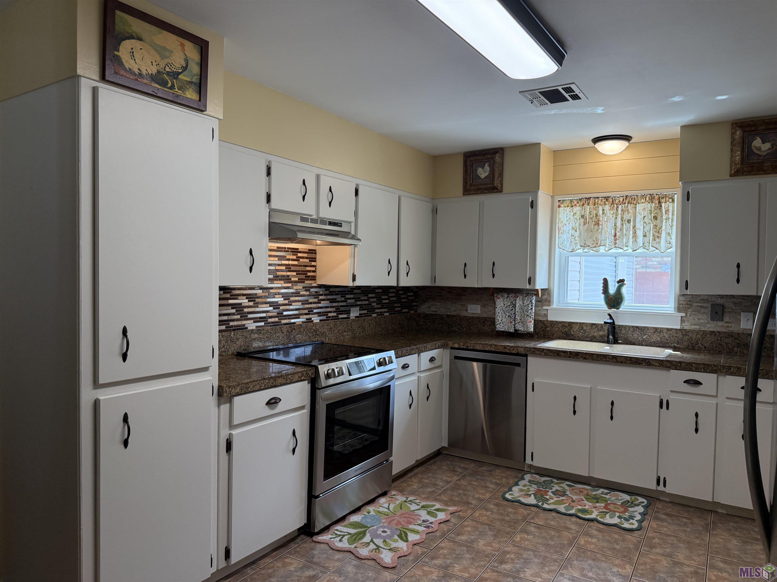 105 Maria Circle Houma, LA 70360 - Photo 2 of 2