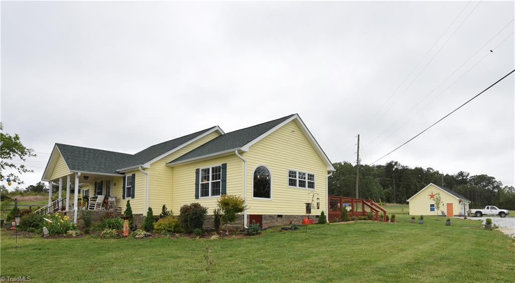 671 Tom Hunter Road Pilot Mountain, NC 27041 - Photo 2 of 19 Gallery Image 2