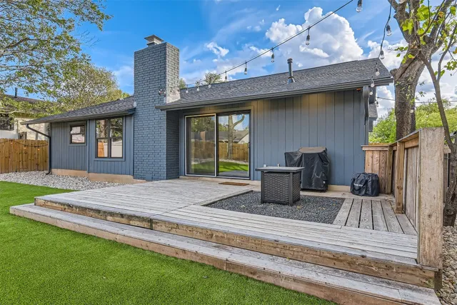 a house view with a outdoor space