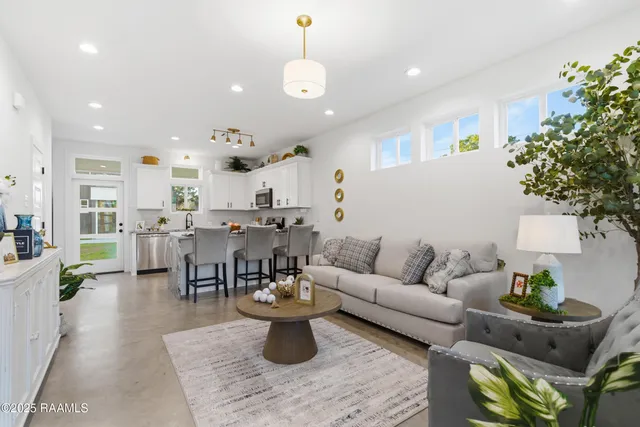 $1,395 | 618 South Washington Street, Unit 8B, Lafayette, LA 70501