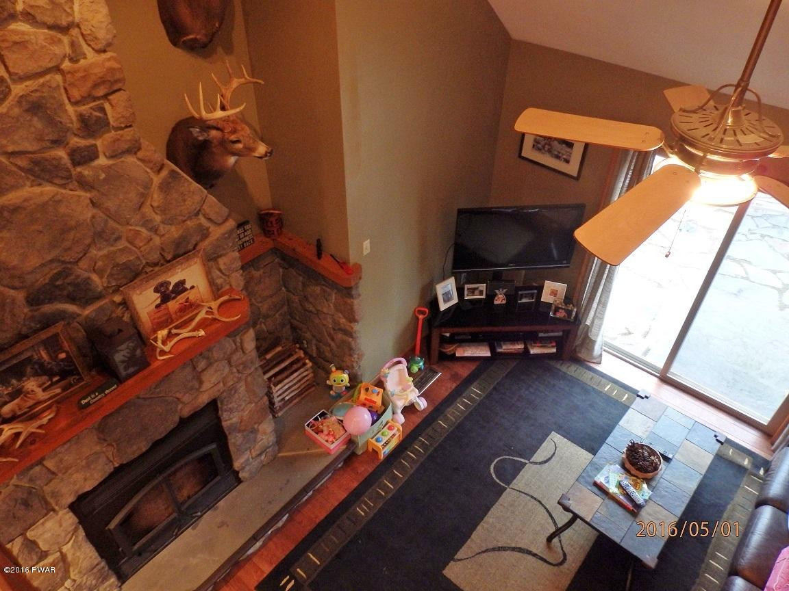 116 Johnson Road Canadensis, PA 18325 - Photo 18 of 41 17-livingroom view