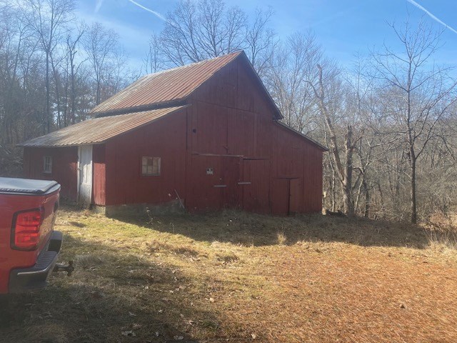 86 Ritz Farm Road Emlenton, PA 16373 - Photo 2 of 4 a backyard of a house