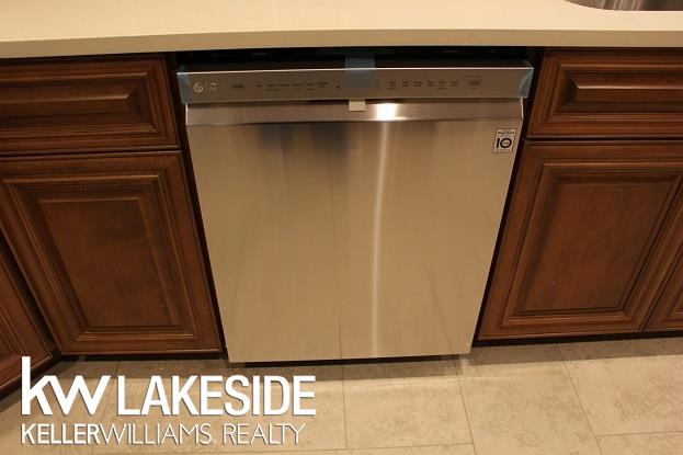 1035 Cadieux Road Grosse Pointe Park, MI 48230 - Photo 8 of 32