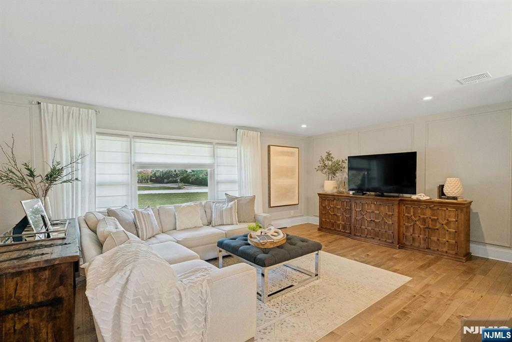 247 Oldwoods Road Franklin Lakes, NJ 07417 - Photo 12 of 26