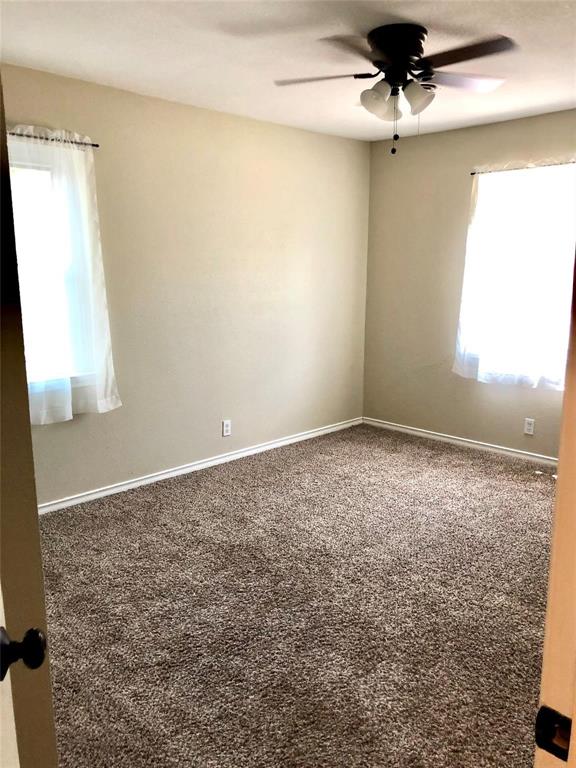 2127 East Mitchell Street Arlington, TX 76010 - Photo 11 of 20 en empty room with window