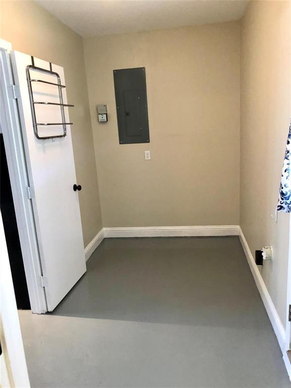 2127 East Mitchell Street Arlington, TX 76010 - Photo 17 of 20 an empty room with windows