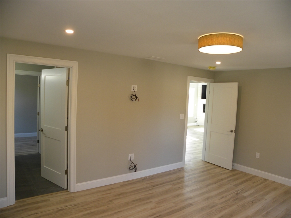 16 Riverside Drive Berkley, MA 02779 - Photo 11 of 33 Gallery Image 11