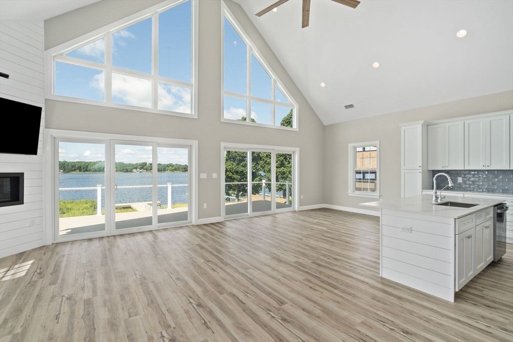 16 Riverside Drive Berkley, MA 02779 - Photo 3 of 33 Gallery Image 3