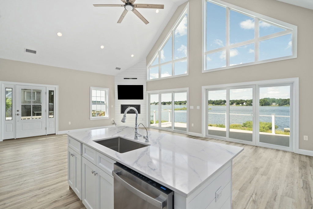 16 Riverside Drive Berkley, MA 02779 - Photo 6 of 33 Gallery Image 6