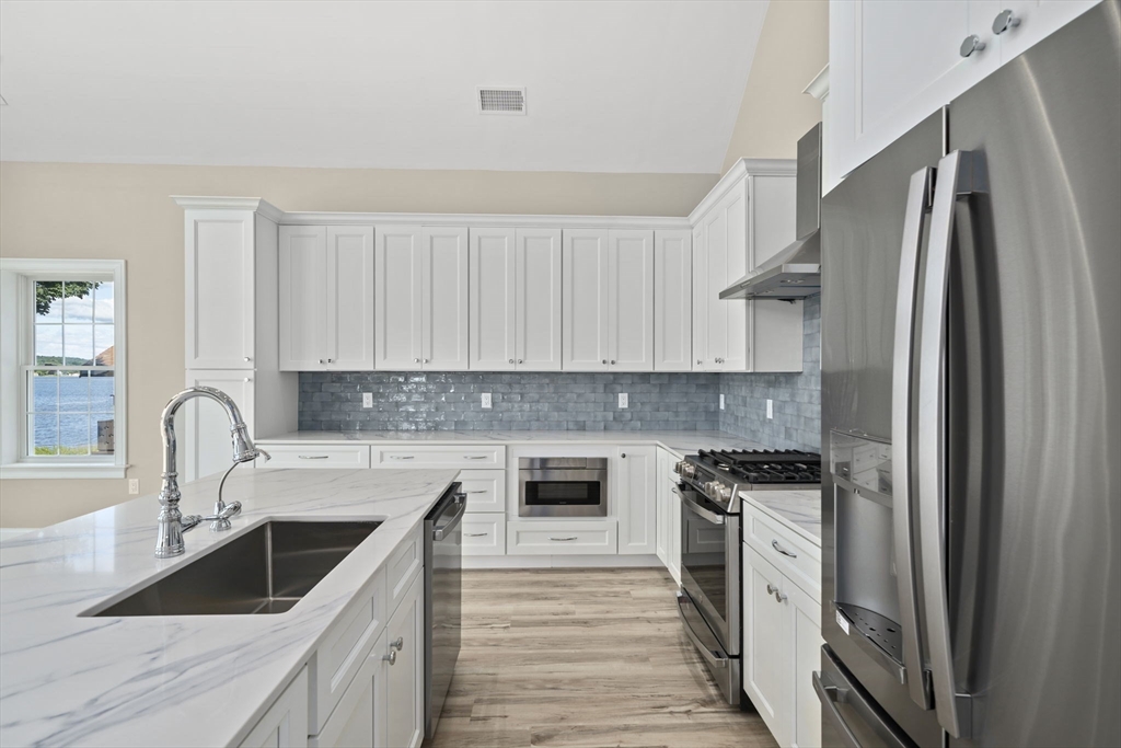 16 Riverside Drive Berkley, MA 02779 - Photo 7 of 33 Gallery Image 7