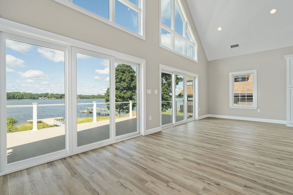 16 Riverside Drive Berkley, MA 02779 - Photo 8 of 33 Gallery Image 8