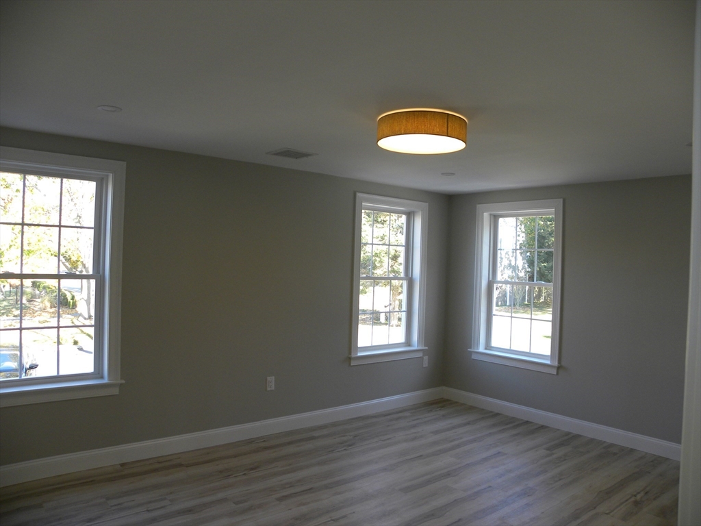 16 Riverside Drive Berkley, MA 02779 - Photo 10 of 33 Gallery Image 10