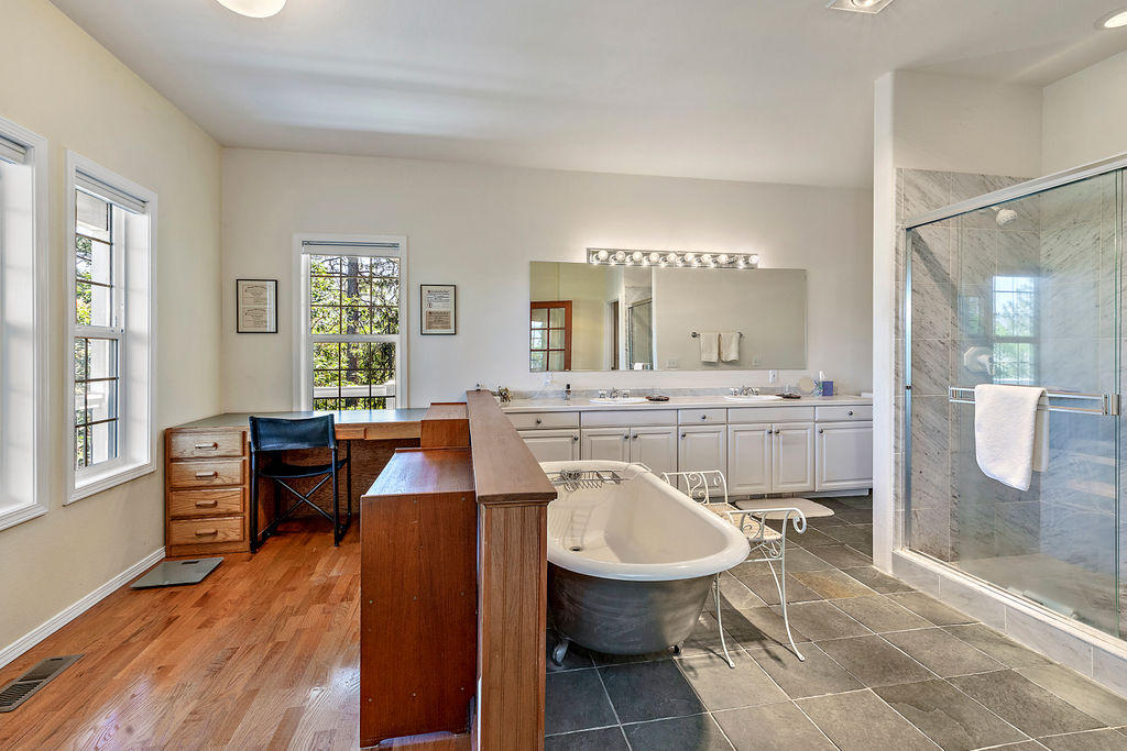 491 Ashland Loop Road Ashland, OR 97520 - Photo 30 of 60 ALR(57)