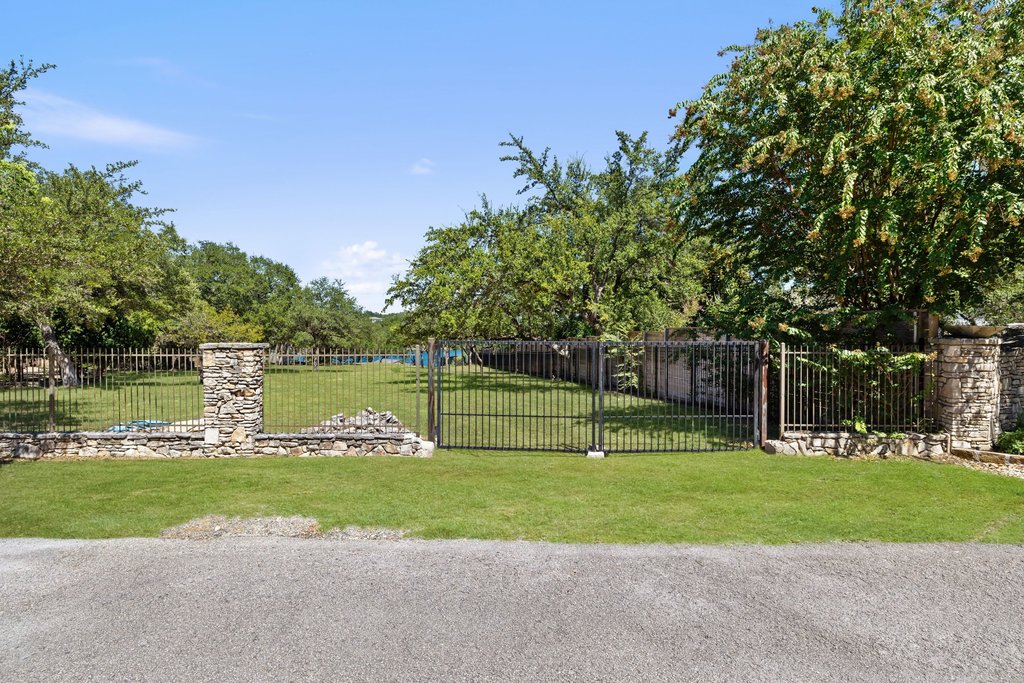 909 Brooks Hollow Road Lakeway, TX 78734 - Photo 12 of 40 Gallery Image 12