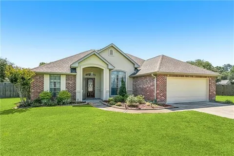 $315,000 | 428 Gainesway Drive, Madisonville, LA 70447