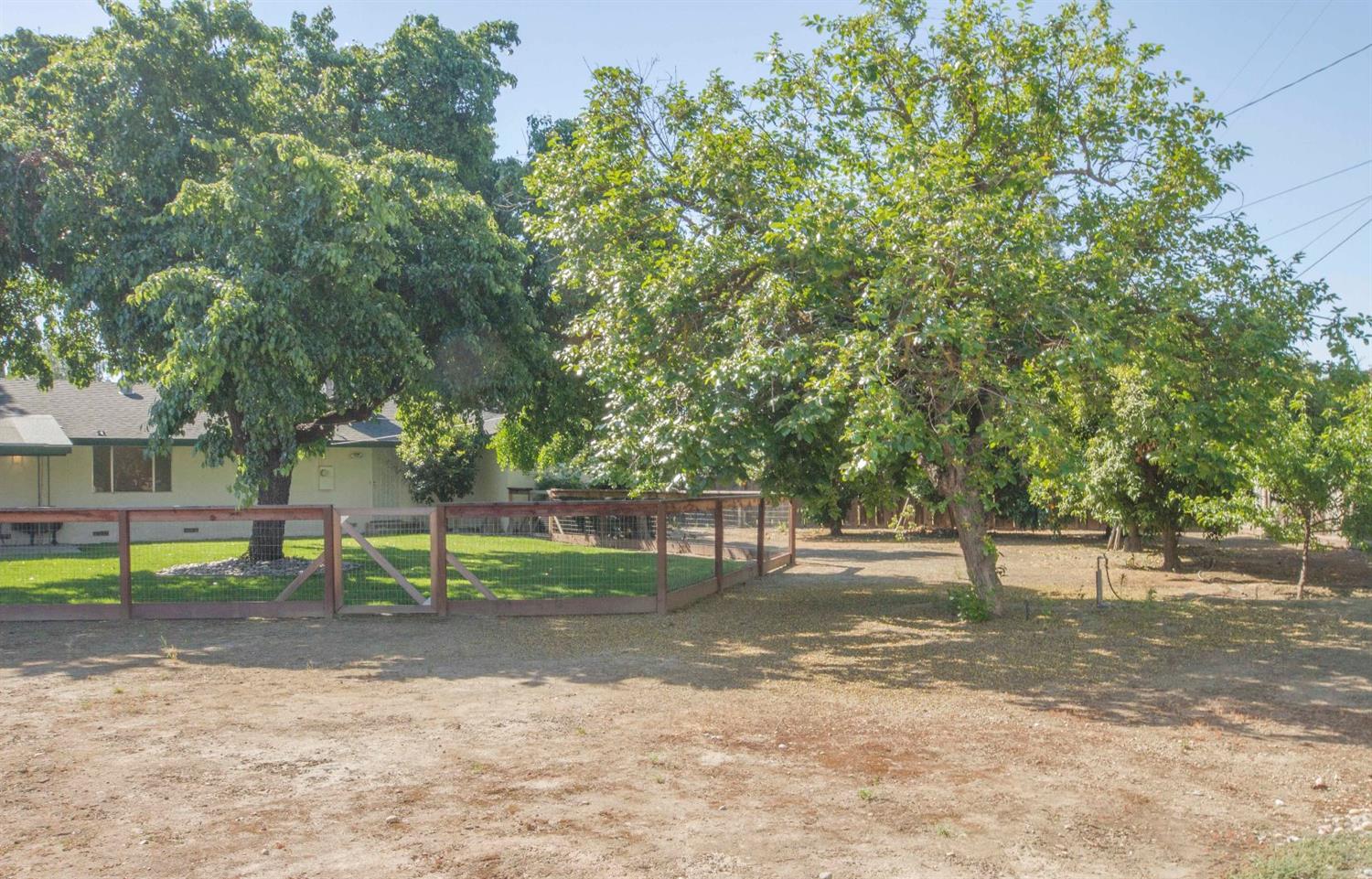 111 Flora Circle Reedley, CA 93654 - Photo 14 of 49