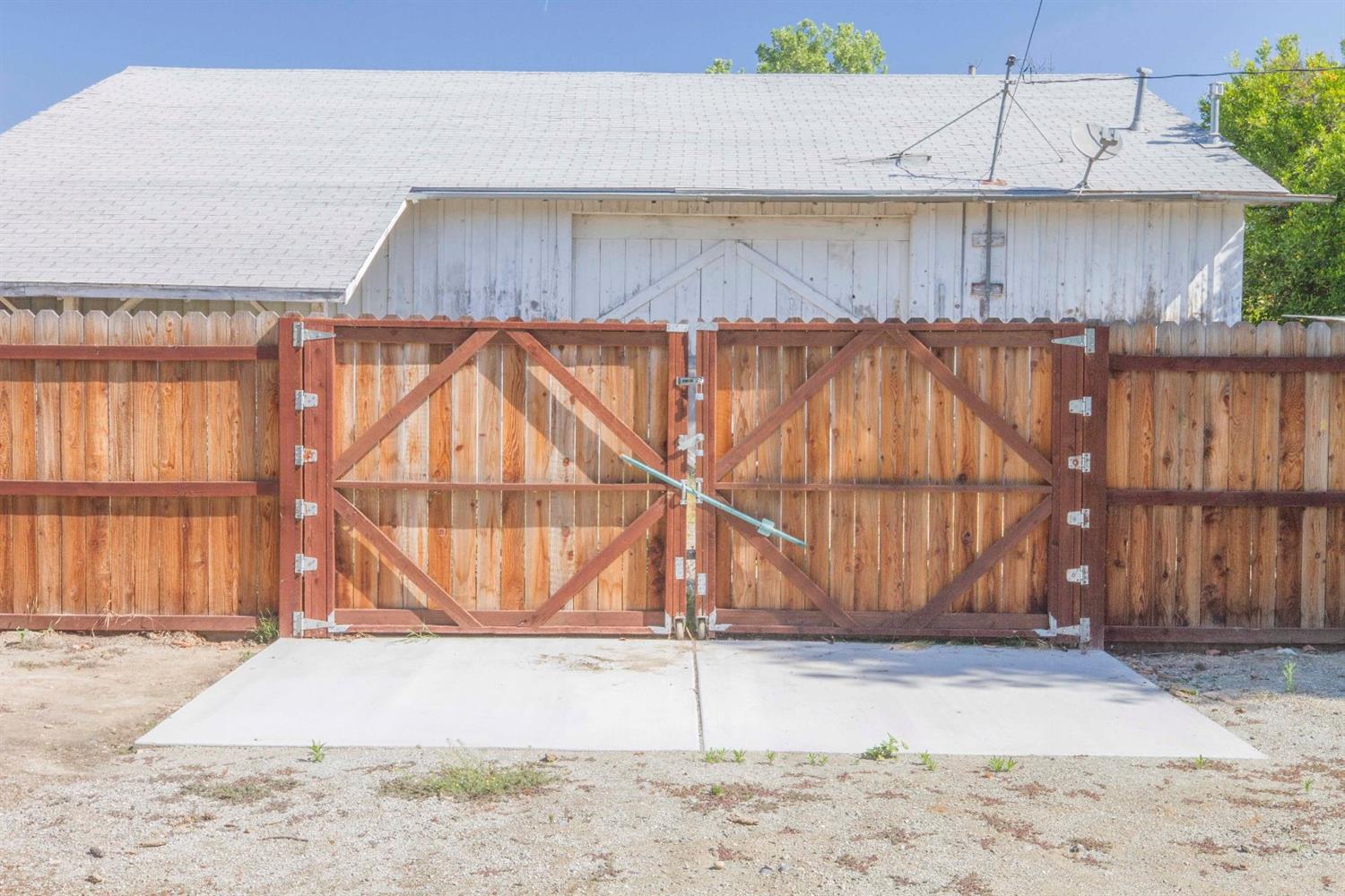 111 Flora Circle Reedley, CA 93654 - Photo 40 of 49