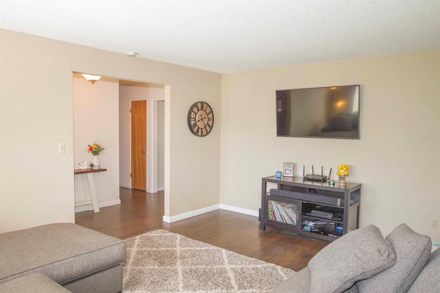 111 Flora Circle Reedley, CA 93654 - Photo 8 of 49