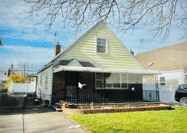 $849,000 | 79-38 268th Street | Floral Park