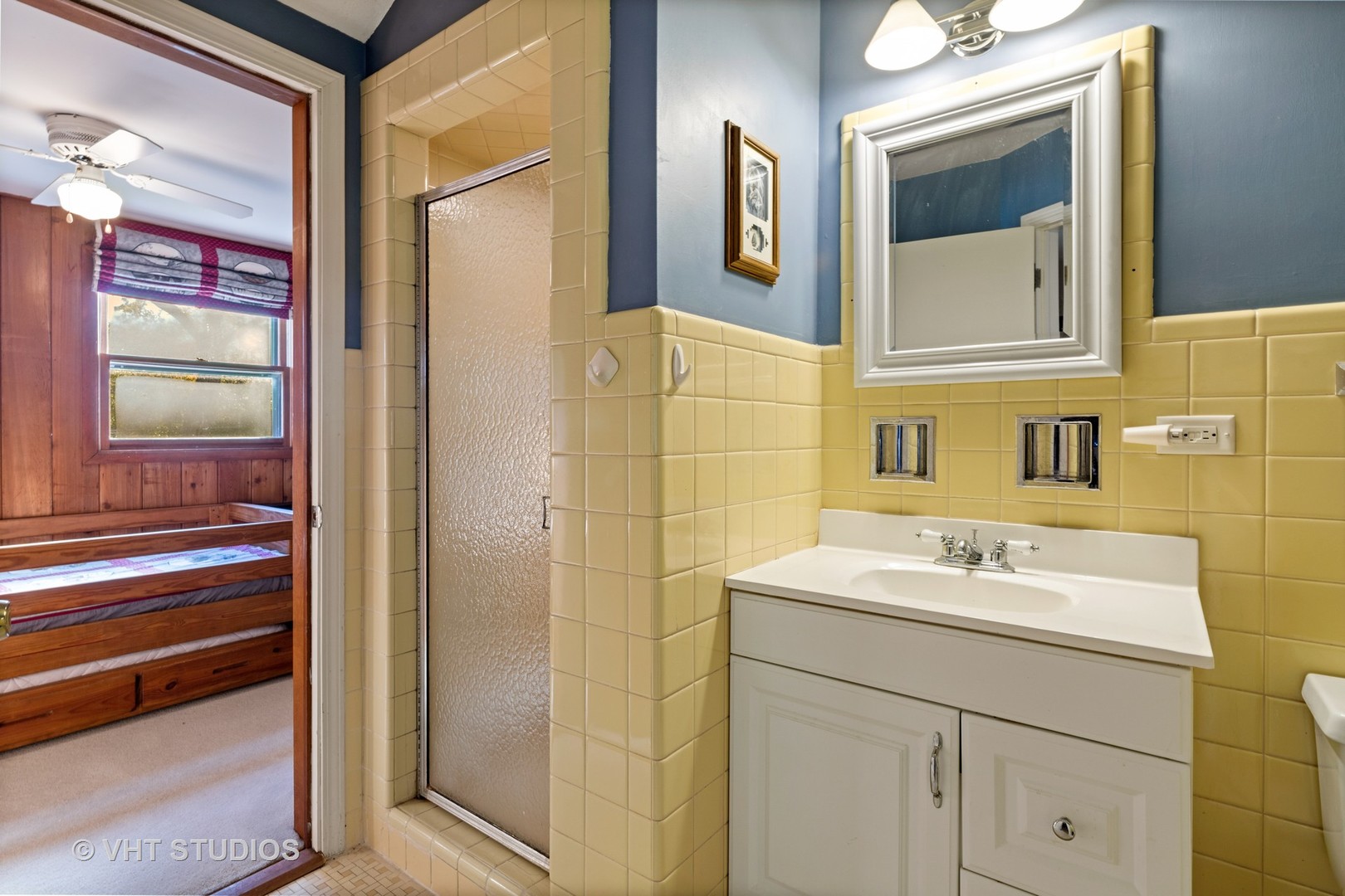 11 Elmore Street Park Ridge, IL 60068 - Photo 14 of 20 a bathroom with a sink and a mirror