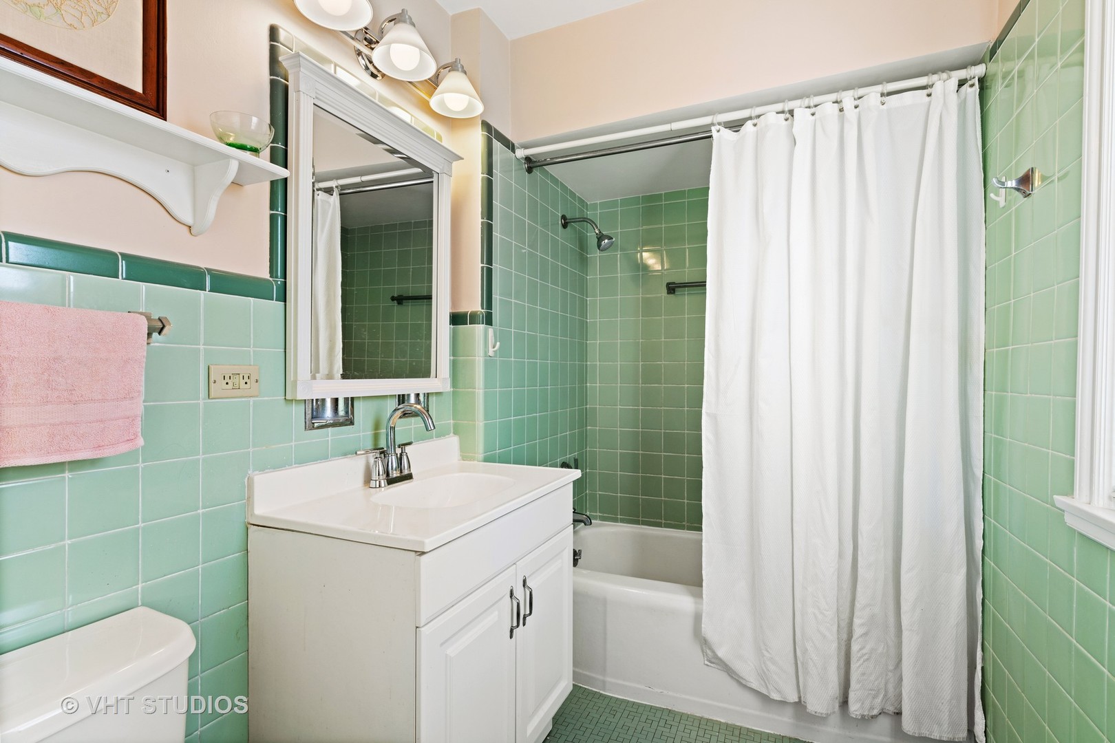 11 Elmore Street Park Ridge, IL 60068 - Photo 10 of 20 a bathroom with a sink a toilet and shower