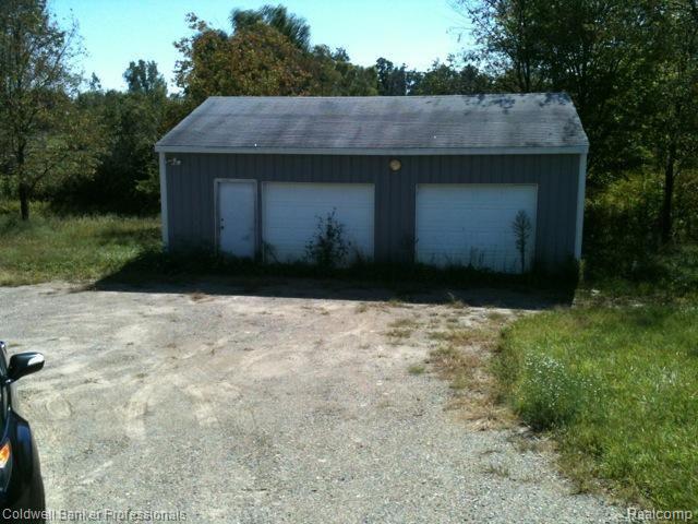 4393 Skelton Road Columbiaville, MI 48421 - Photo 3 of 13 Garage