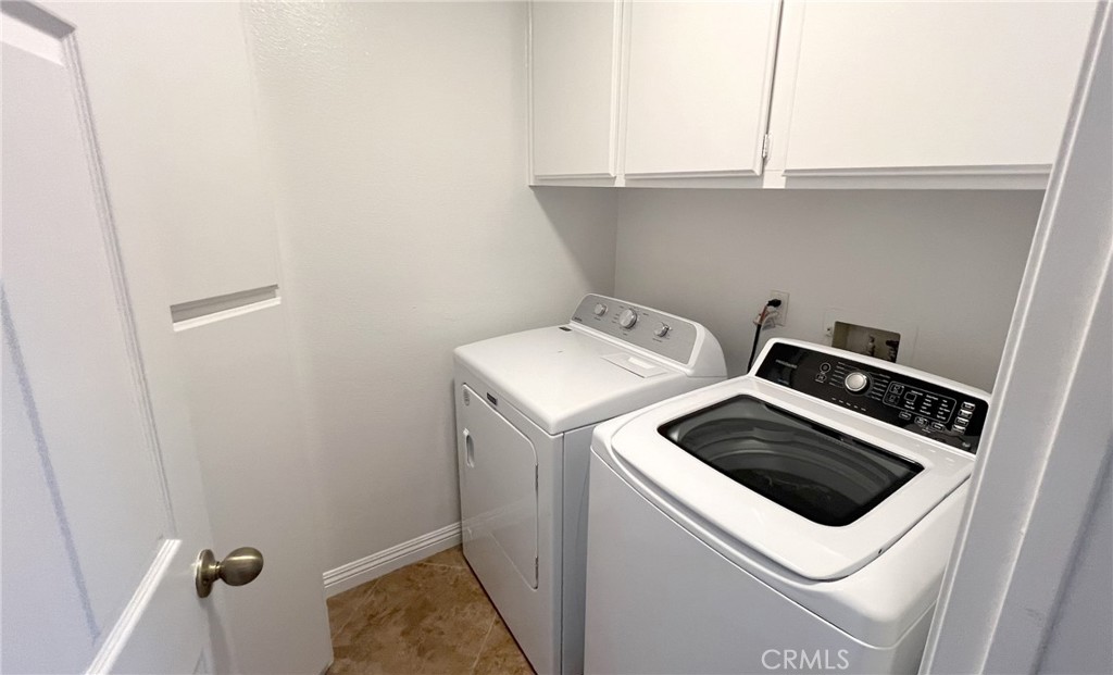 24394 Crestview Drive Newhall, CA 91321 - Photo 36 of 38 a utility room with dryer and washer