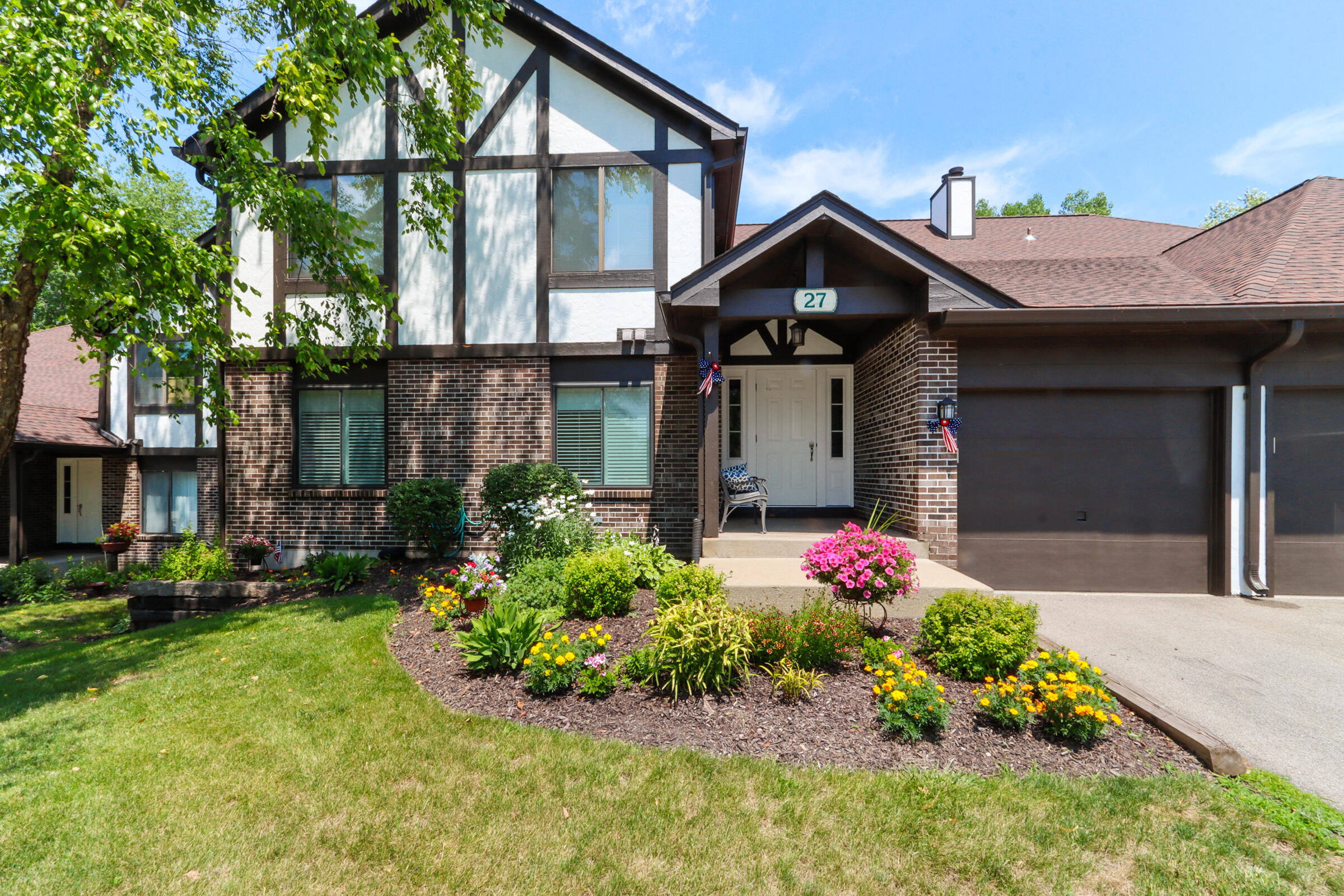 27 Driftwood Court, Unit D Williams Bay, WI 53191 - Photo 1 of 1 27D Driftwood front 2